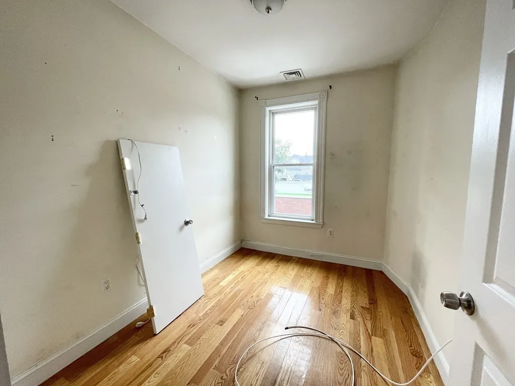 5 bed, 2 bath apartment for rent at 98 L Unit Street, South Boston — photo 11 of 19
