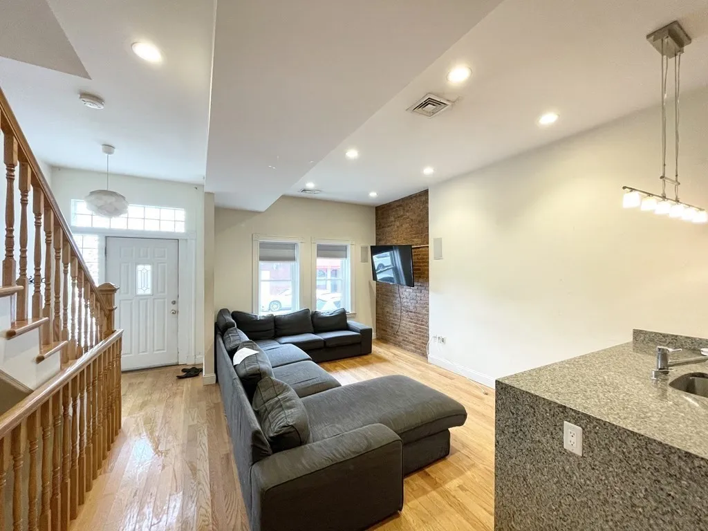 5 bed, 2 bath apartment for rent at 98 L Unit Street, South Boston — photo 5 of 19
