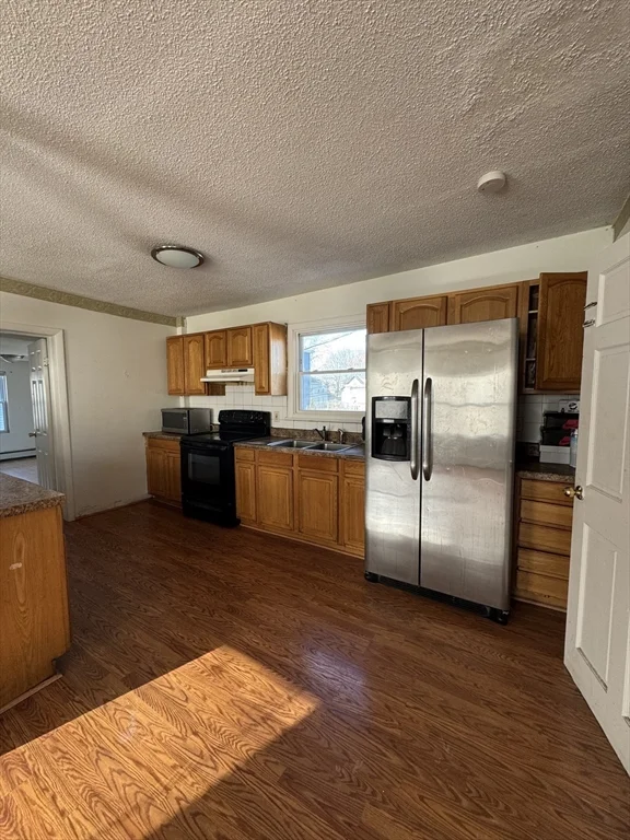 4 bed, 1 bath apartment for rent at 98 Lafayette Park Unit 2, Lynn — photo 2 of 18