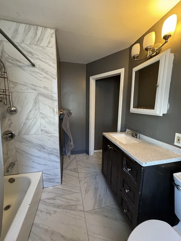 4 bed, 1 bath apartment for rent at 98 Lafayette Park Unit 2, Lynn — photo 4 of 18