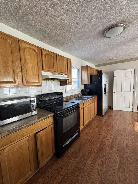 4 bed, 1 bath apartment for rent at 98 Lafayette Park Unit 2, Lynn — photo 1 of 18