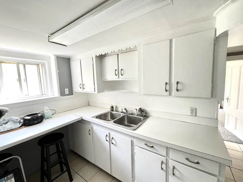 1 bed, 1 bath apartment for rent at 98 Locust St Unit 1, Winthrop — photo 5 of 8