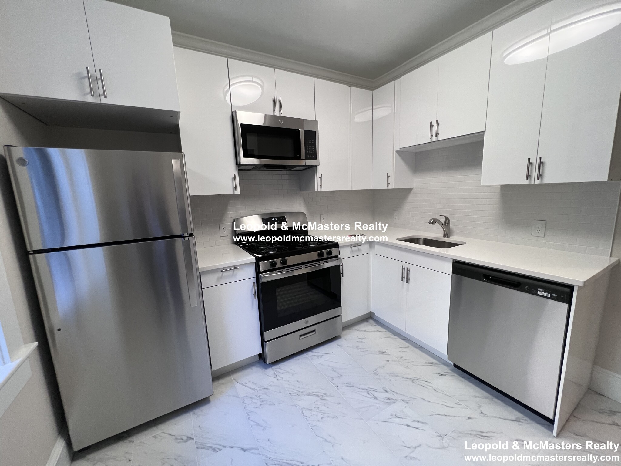 3 bed, 1 bath apartment for rent at 98 Longwood Ave Unit 6, Coolidge Corner — photo 1 of 15