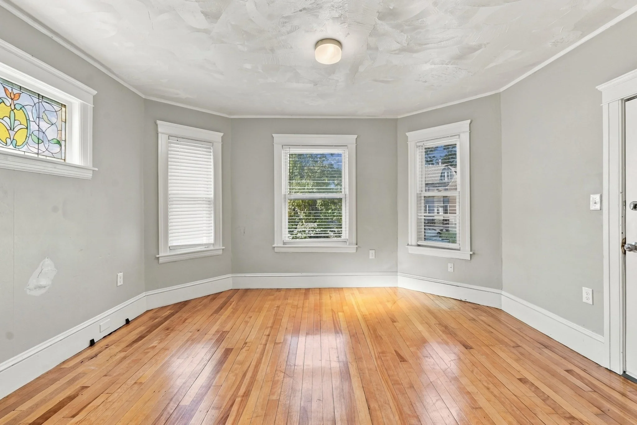 3 bed, 1 bath apartment for rent at 98 Lovell St Unit 2, Worcester — photo 5 of 23