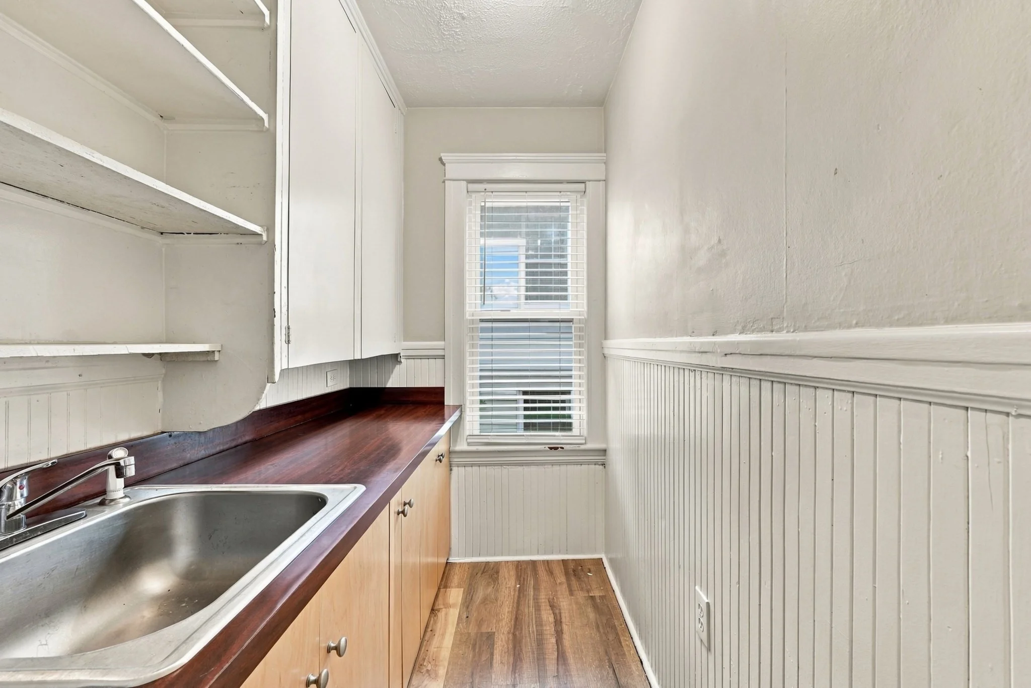 3 bed, 1 bath apartment for rent at 98 Lovell St Unit 2, Worcester — photo 12 of 23