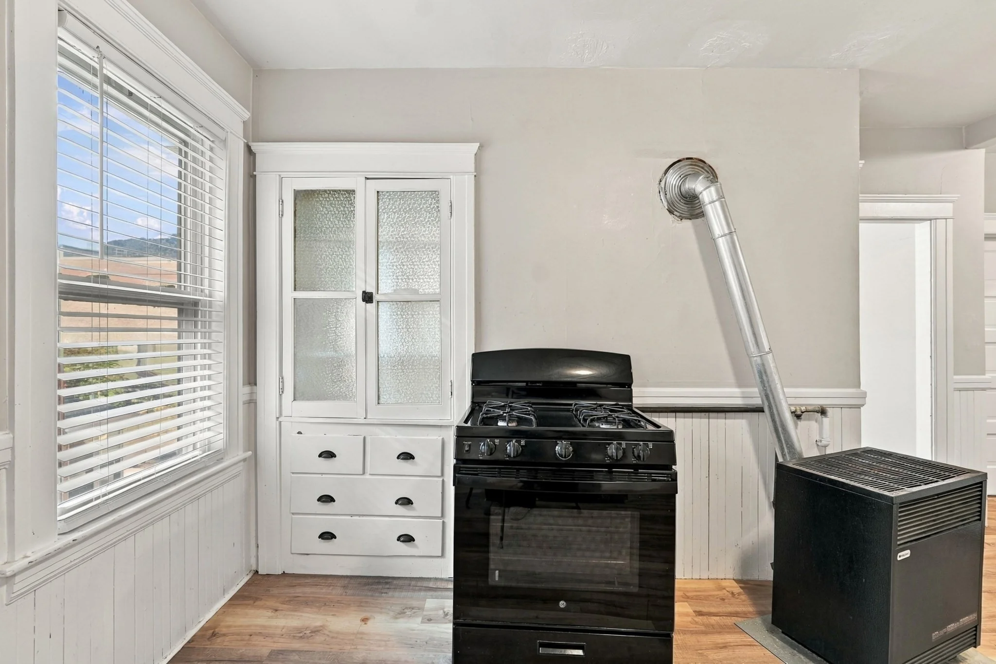 3 bed, 1 bath apartment for rent at 98 Lovell St Unit 2, Worcester — photo 10 of 23