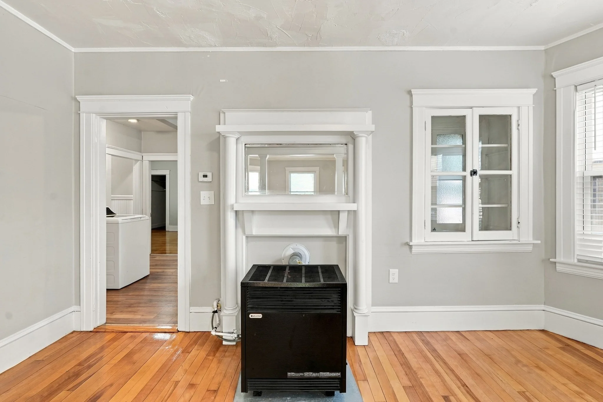 3 bed, 1 bath apartment for rent at 98 Lovell St Unit 2, Worcester — photo 2 of 23