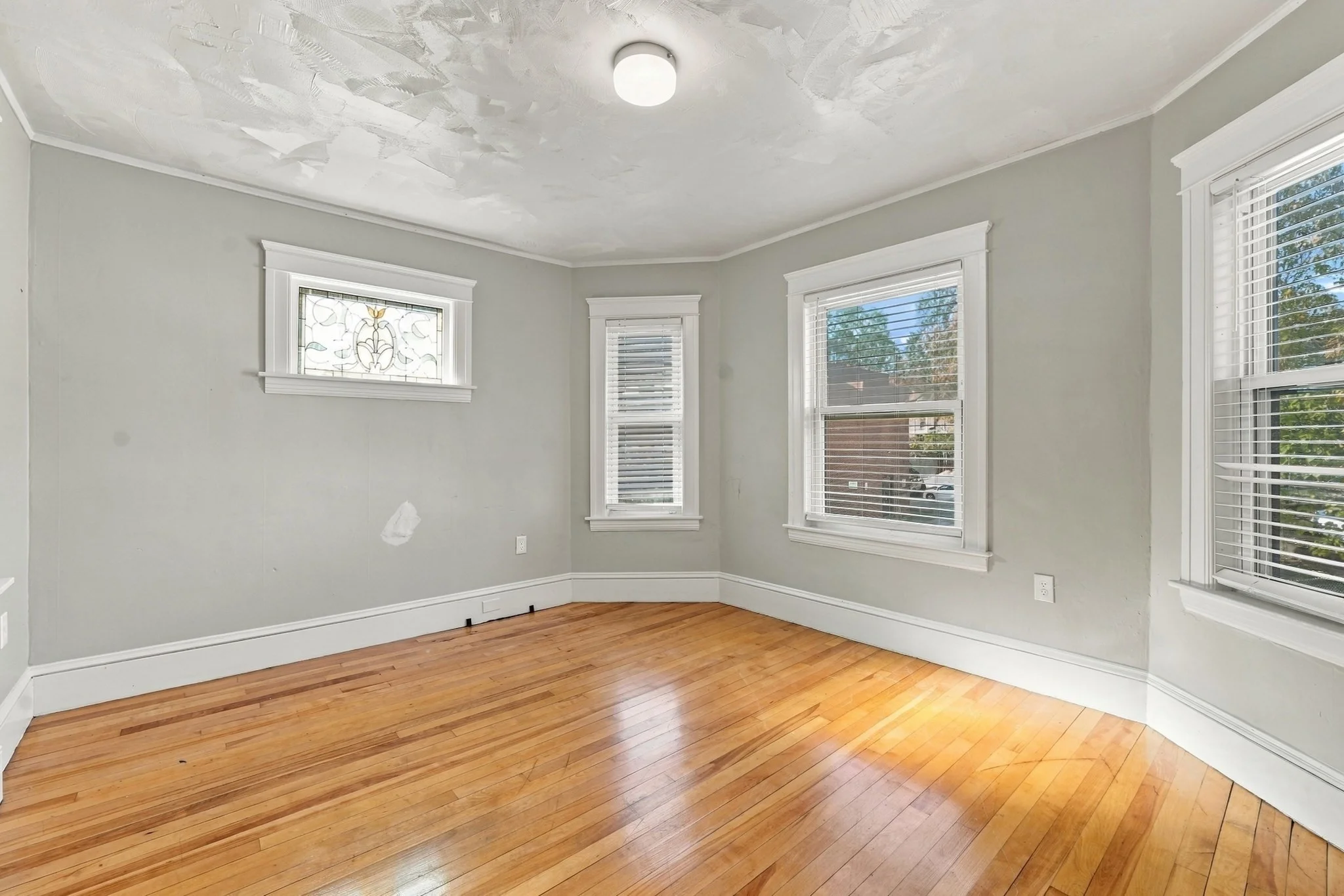 3 bed, 1 bath apartment for rent at 98 Lovell St Unit 2, Worcester — photo 7 of 23