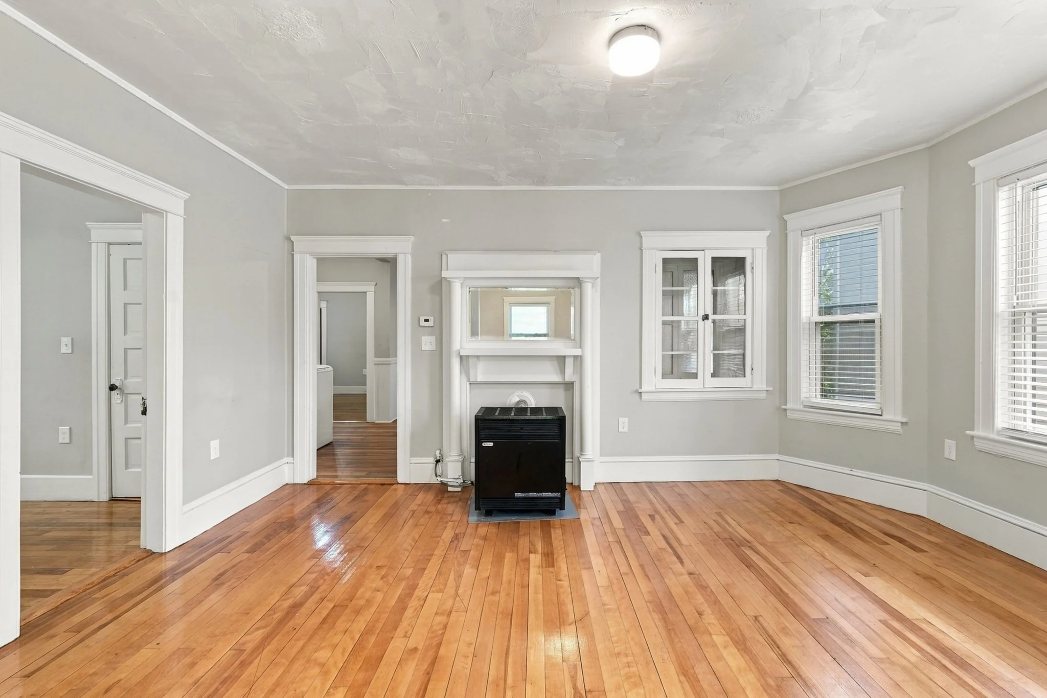 3 bed, 1 bath apartment for rent at 98 Lovell St Unit 2, Worcester — photo 6 of 23