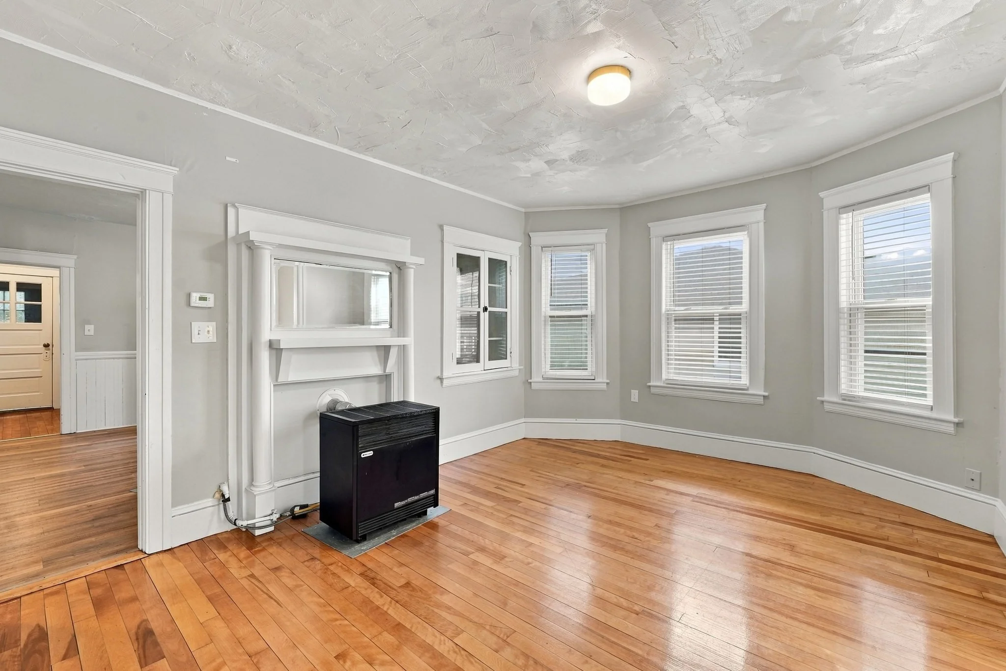 3 bed, 1 bath apartment for rent at 98 Lovell St Unit 2, Worcester — photo 4 of 23