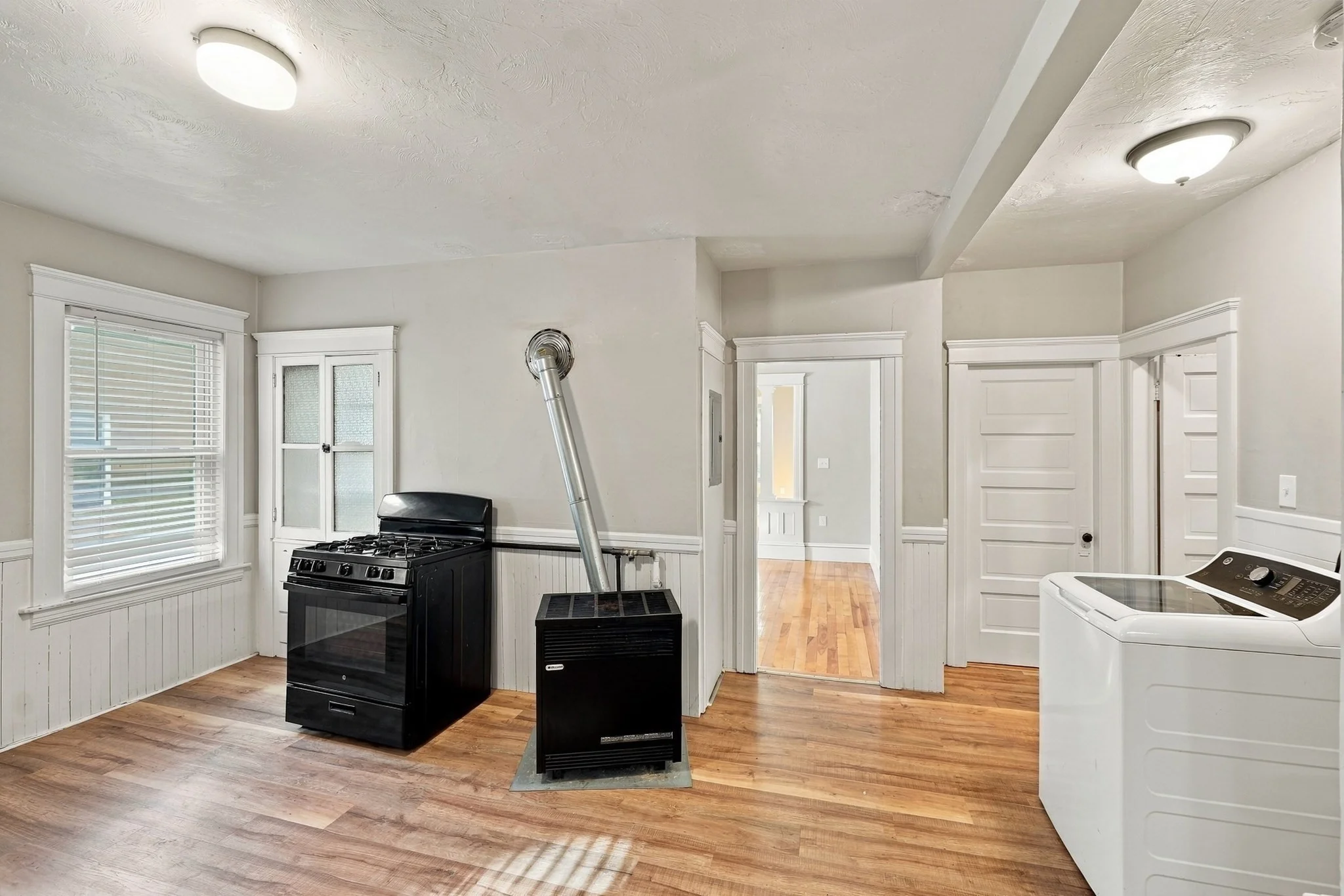 3 bed, 1 bath apartment for rent at 98 Lovell St Unit 2, Worcester — photo 9 of 23