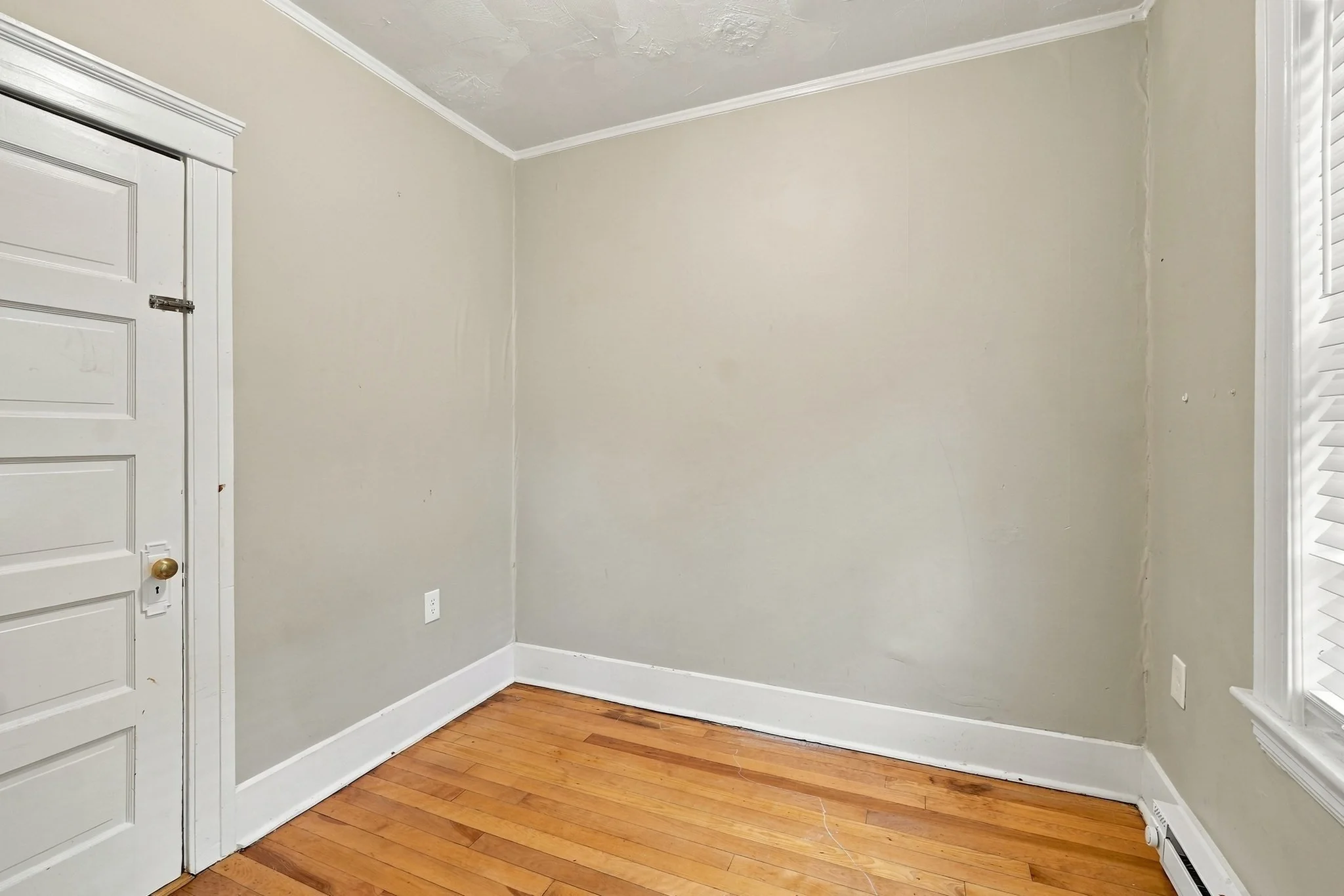 3 bed, 1 bath apartment for rent at 98 Lovell St Unit 2, Worcester — photo 16 of 23