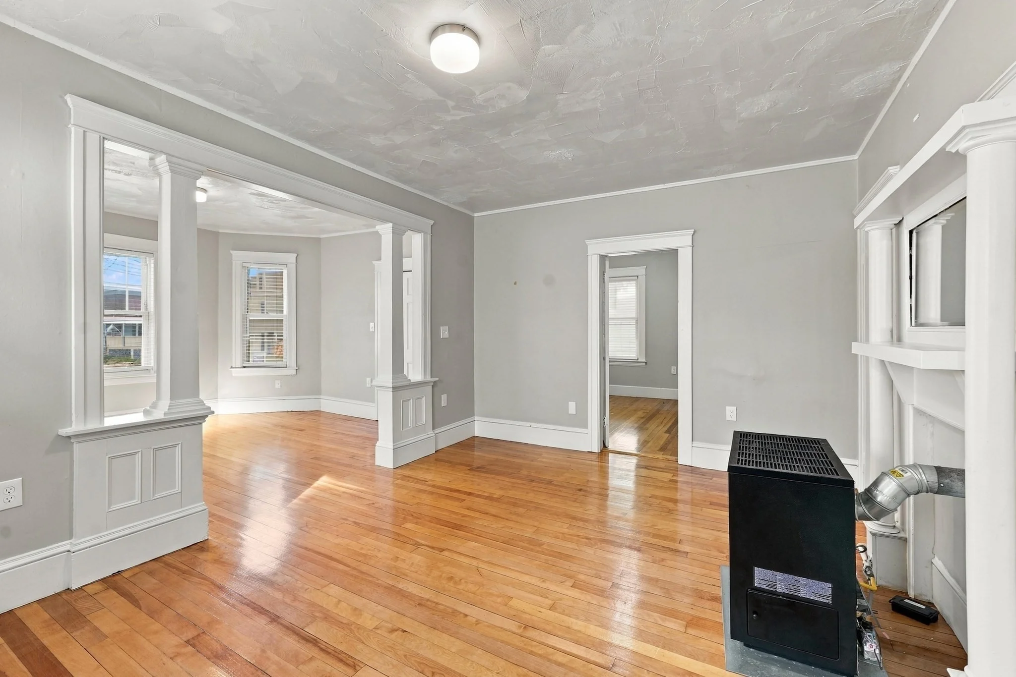 3 bed, 1 bath apartment for rent at 98 Lovell St Unit 2, Worcester — photo 3 of 23