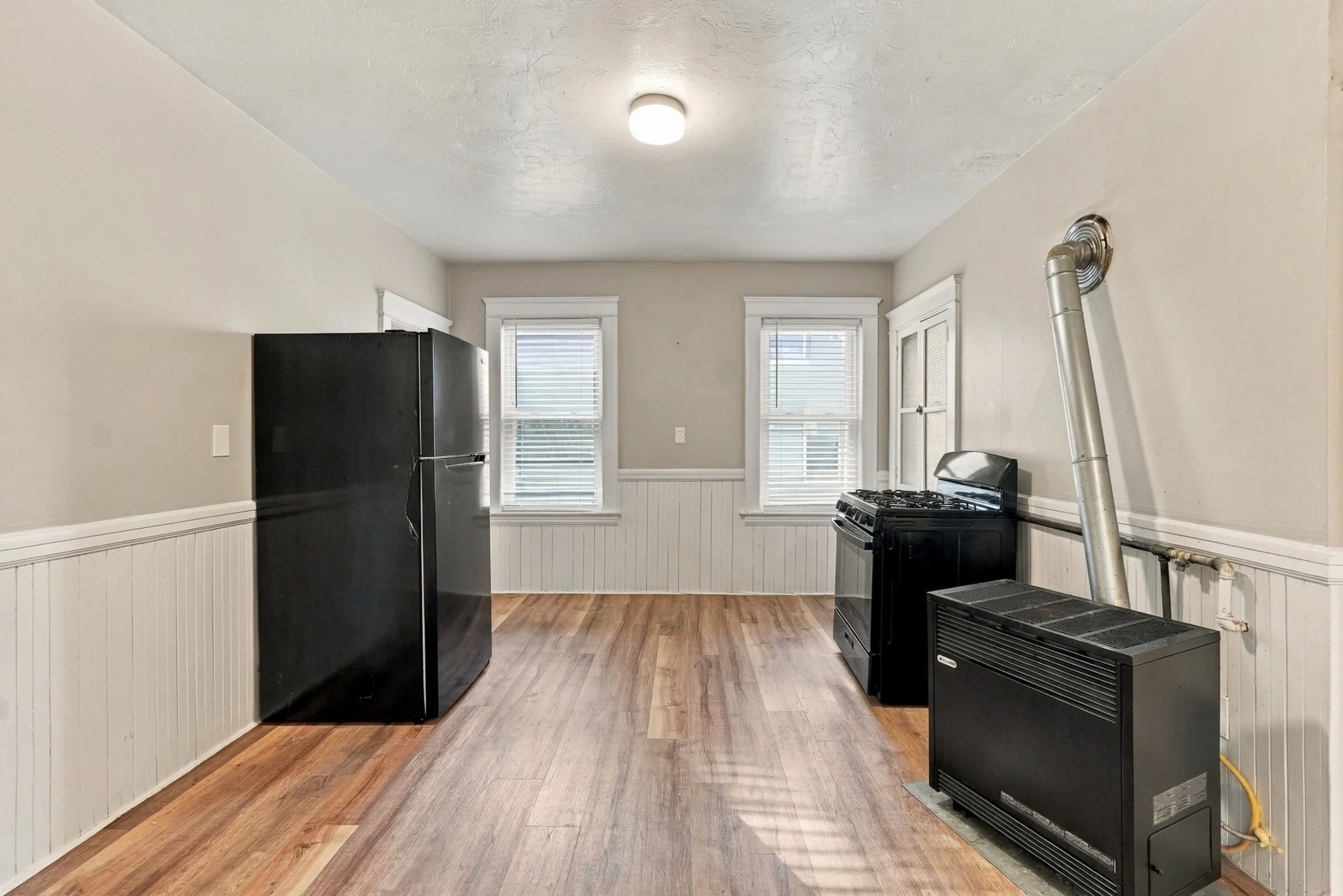3 bed, 1 bath apartment for rent at 98 Lovell St Unit 2, Worcester — photo 11 of 23