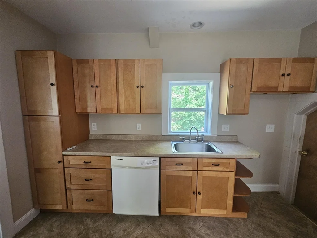 2 bed, 1 bath apartment for rent at 98 Main Unit 2, Wenham — photo 2 of 8