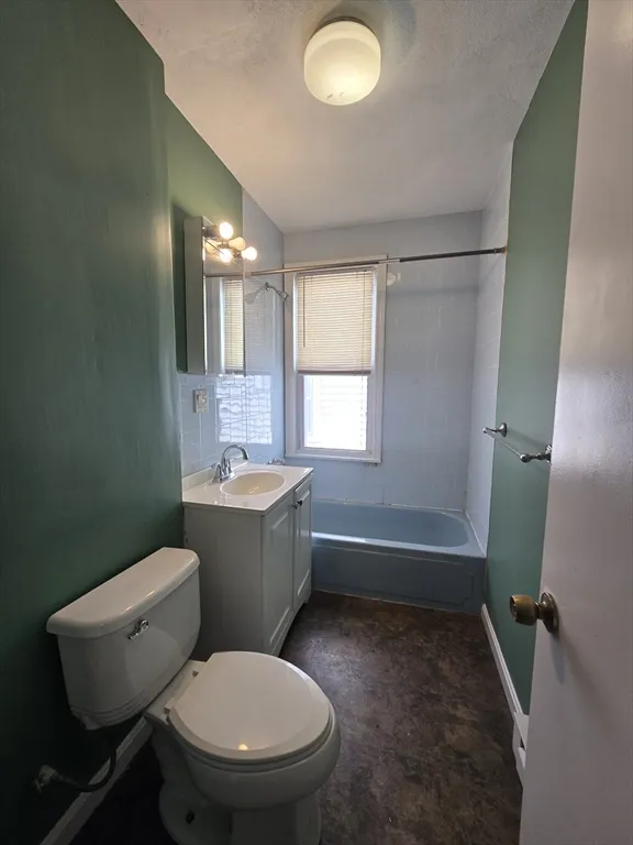 1 bed, 1 bath apartment for rent at 98 Margin St Unit 2L, Glenwood — photo 4 of 6