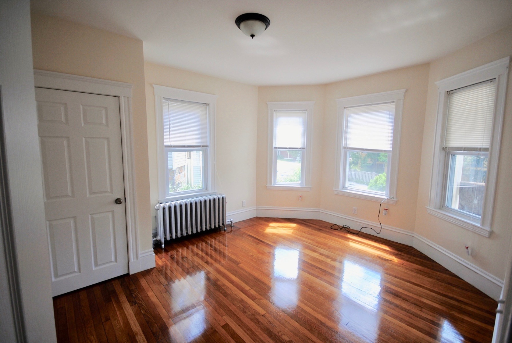 4 bed, 2 bath apartment for rent at 98 Montebello Rd Unit 1, Jamaica Plain — photo 4 of 8