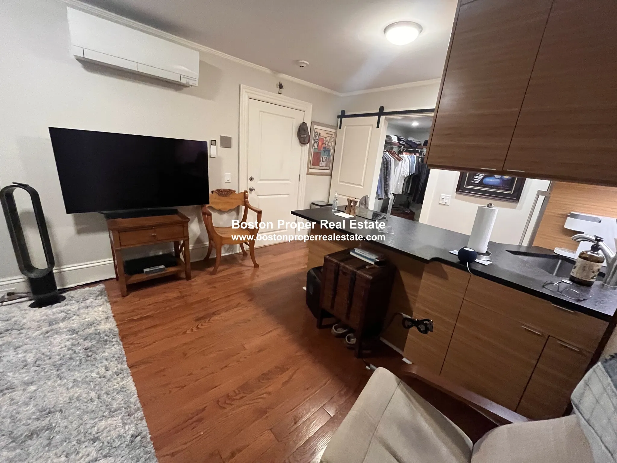 Studio bed, 1 bath apartment for rent at 98 Myrtle St Unit B, Beacon Hill — photo 2 of 9