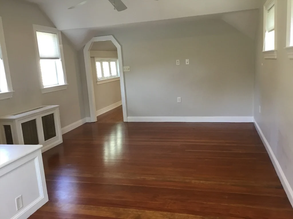 3 bed, 1 bath apartment for rent at 98 North Unit 2, Medfield — photo 6 of 17