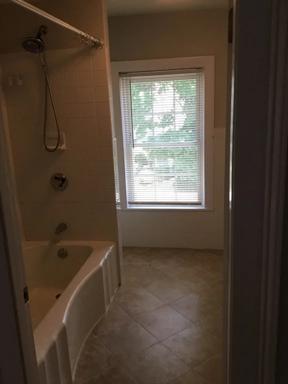 3 bed, 1 bath apartment for rent at 98 North Unit 2, Medfield — photo 15 of 17