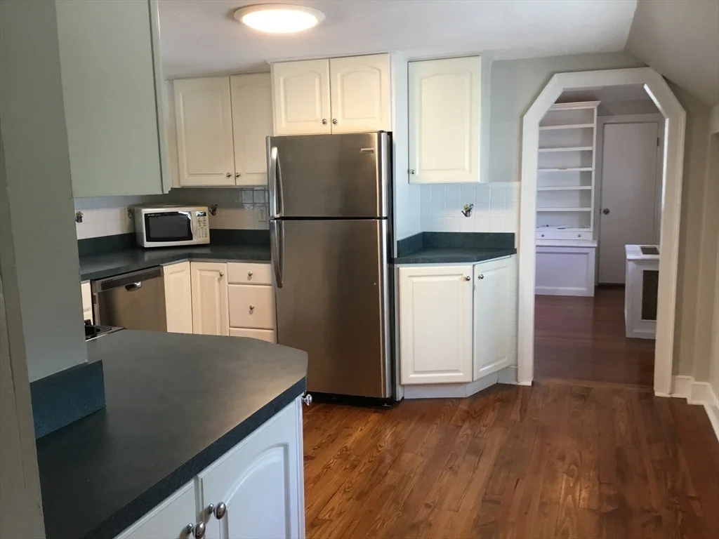 3 bed, 1 bath apartment for rent at 98 North Unit 2, Medfield — photo 4 of 17