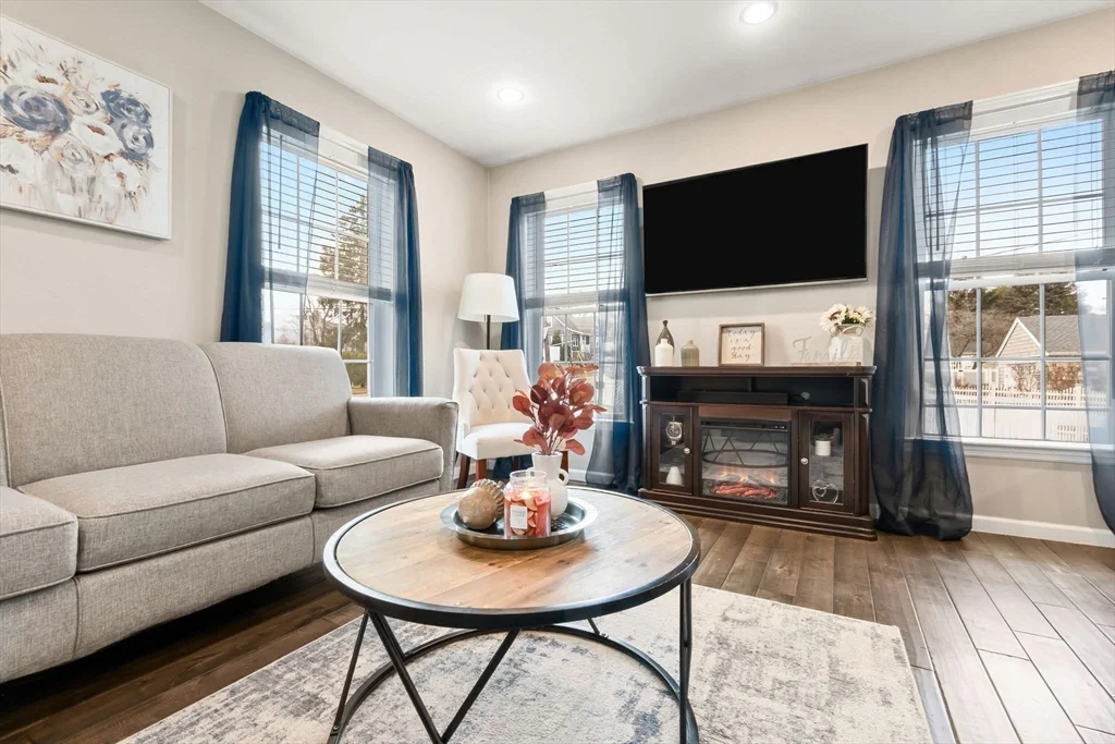 2 bed, 1 bath apartment for rent at 98 Poplar Unit 2, Danvers — photo 6 of 30