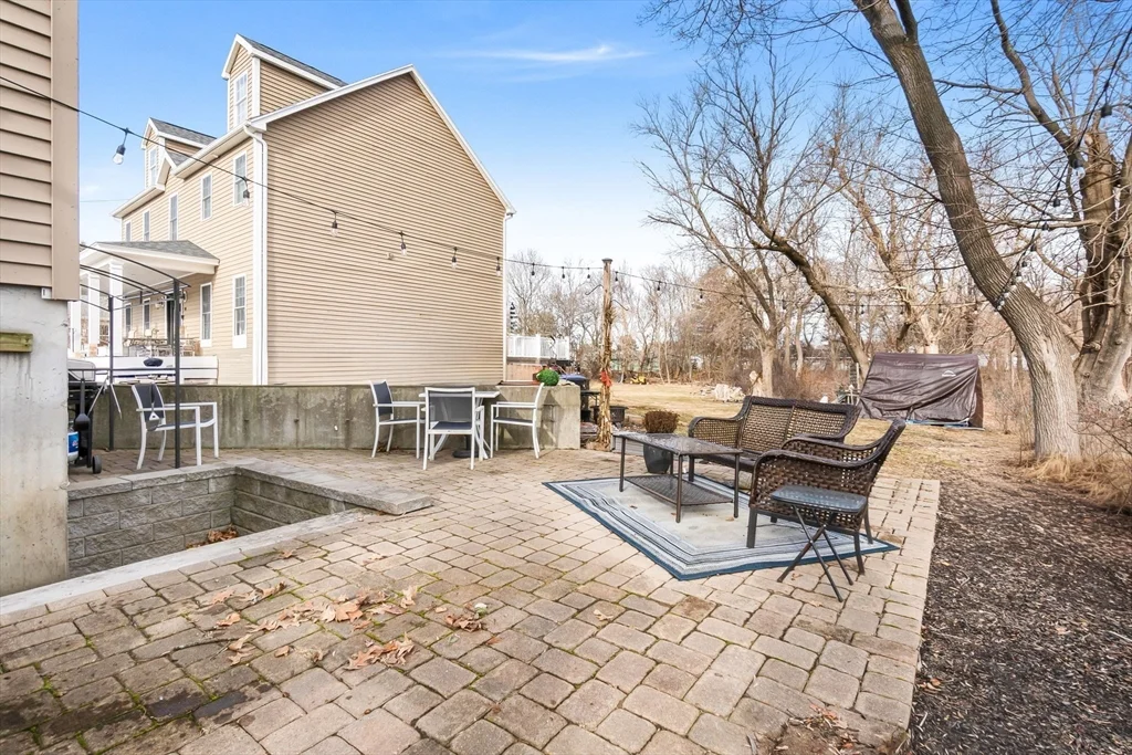 2 bed, 1 bath apartment for rent at 98 Poplar Unit 2, Danvers — photo 28 of 30