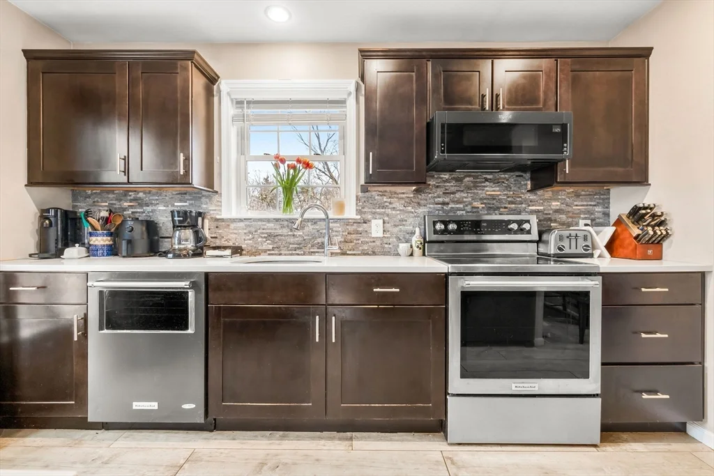2 bed, 1 bath apartment for rent at 98 Poplar Unit 2, Danvers — photo 12 of 30