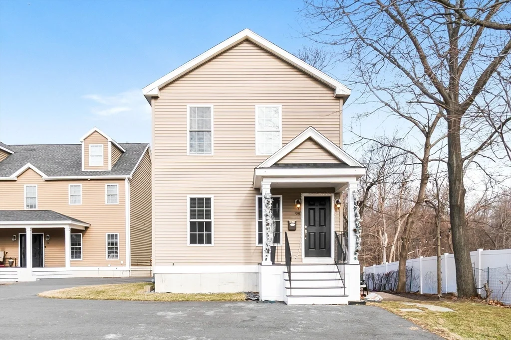 2 bed, 1 bath apartment for rent at 98 Poplar Unit 2, Danvers — photo 1 of 30