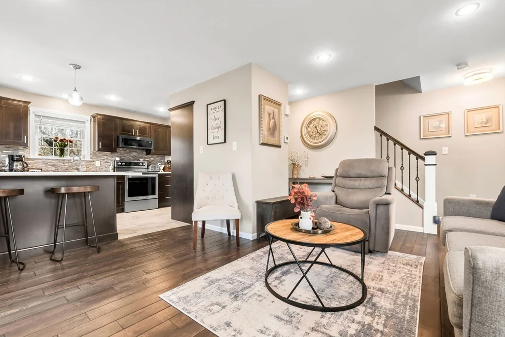 2 bed, 1 bath apartment for rent at 98 Poplar Unit 2, Danvers — photo 7 of 30