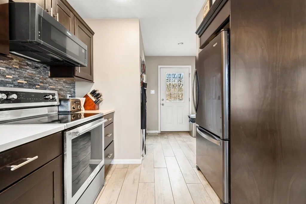 2 bed, 1 bath apartment for rent at 98 Poplar Unit 2, Danvers — photo 13 of 30