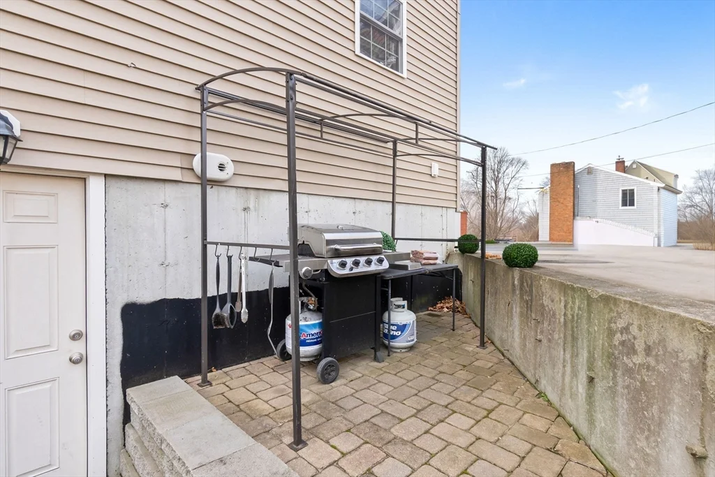 2 bed, 1 bath apartment for rent at 98 Poplar Unit 2, Danvers — photo 29 of 30