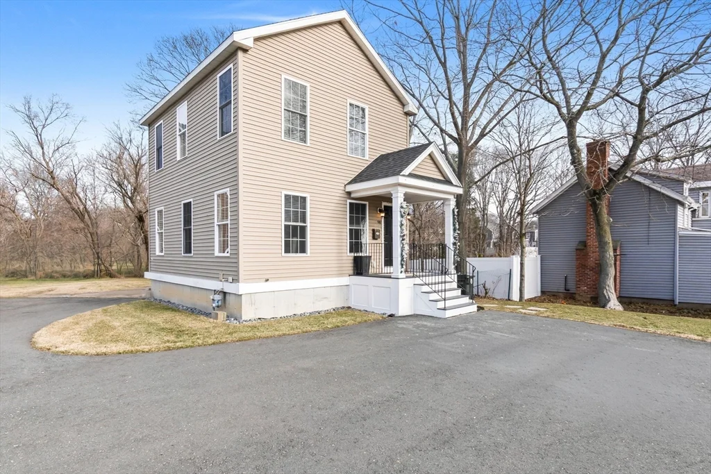 2 bed, 1 bath apartment for rent at 98 Poplar Unit 2, Danvers — photo 3 of 30