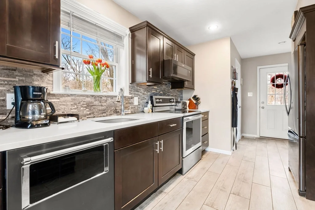 2 bed, 1 bath apartment for rent at 98 Poplar Unit 2, Danvers — photo 11 of 30