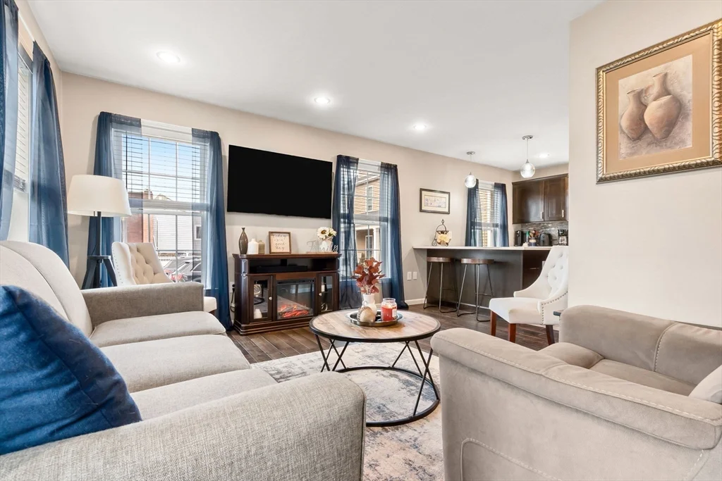 2 bed, 1 bath apartment for rent at 98 Poplar Unit 2, Danvers — photo 5 of 30