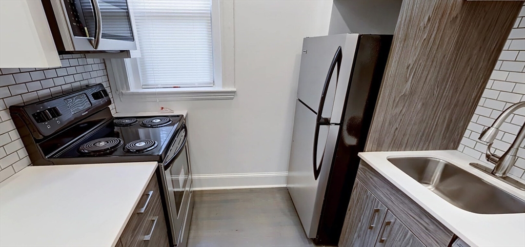 1 bed, 1 bath apartment for rent at 98 Queensberry St Unit 1, Fenway — photo 2 of 7