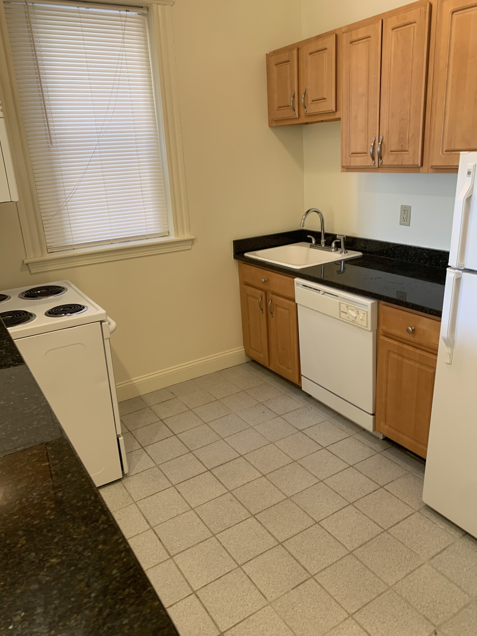 Studio bed, 1 bath apartment for rent at 98 Queensberry St Unit 7, Fenway — photo 10 of 12
