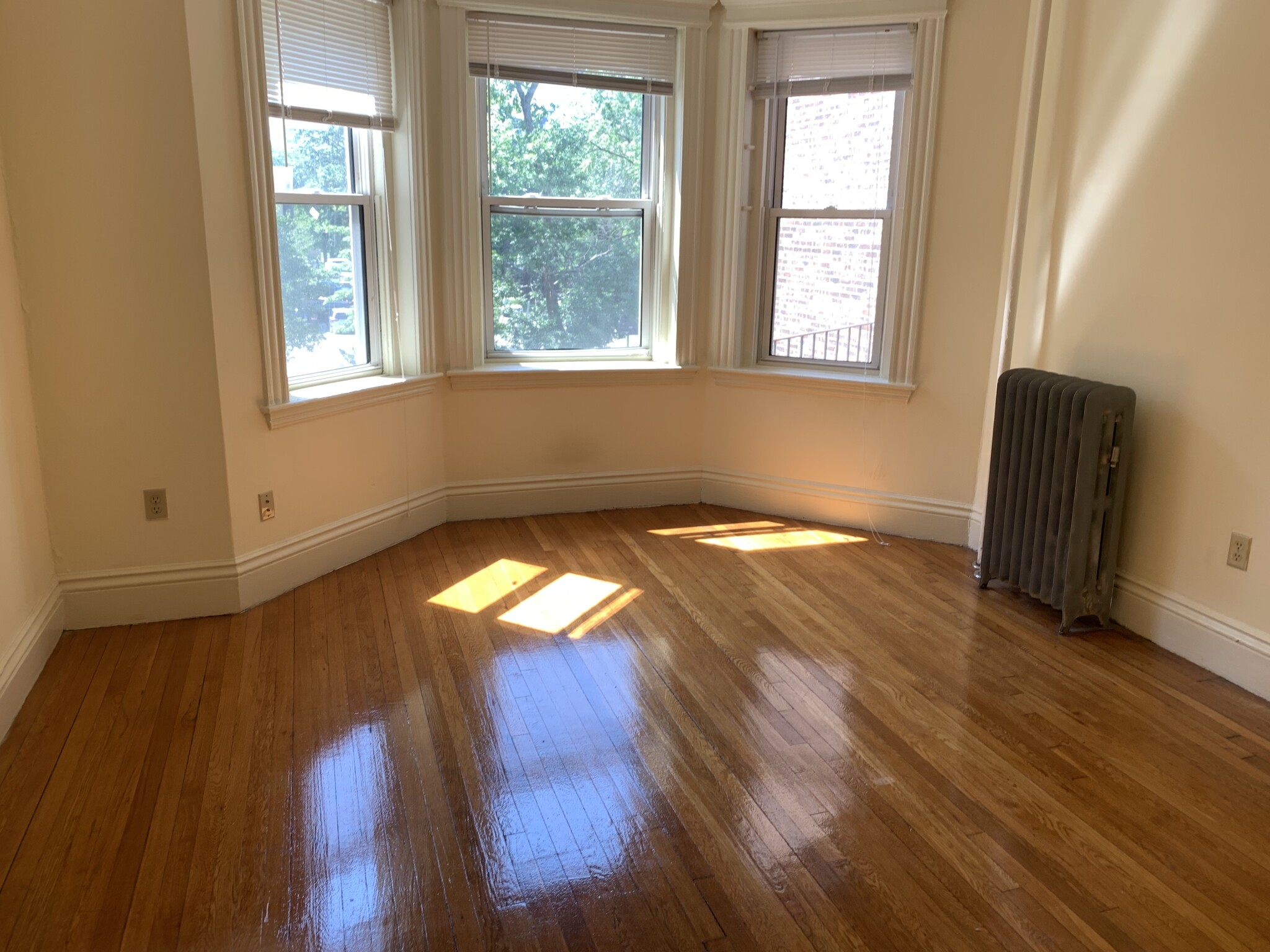 Studio bed, 1 bath apartment for rent at 98 Queensberry St Unit 7, Fenway — photo 7 of 12