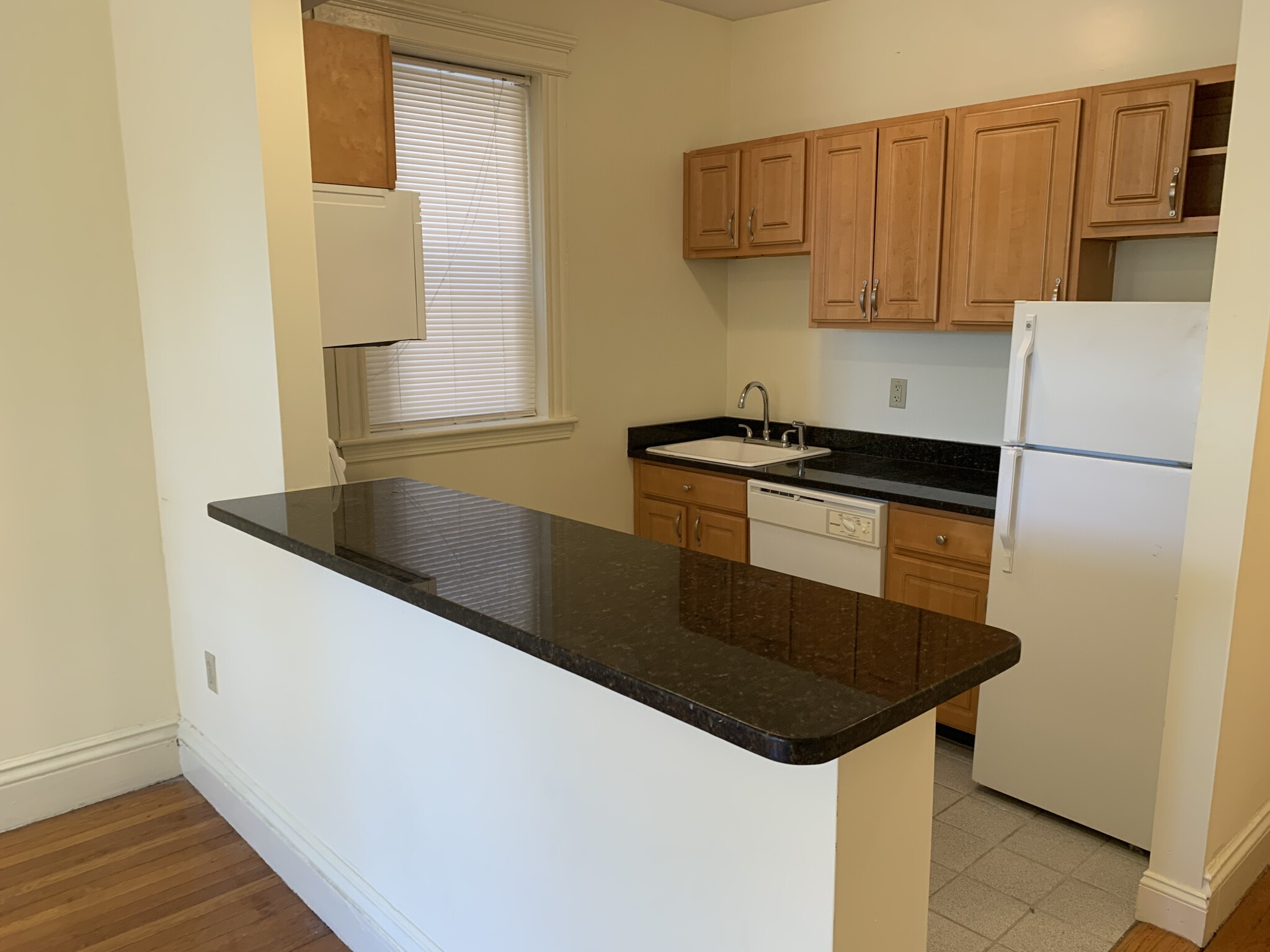 Studio bed, 1 bath apartment for rent at 98 Queensberry St Unit 7, Fenway — photo 8 of 12