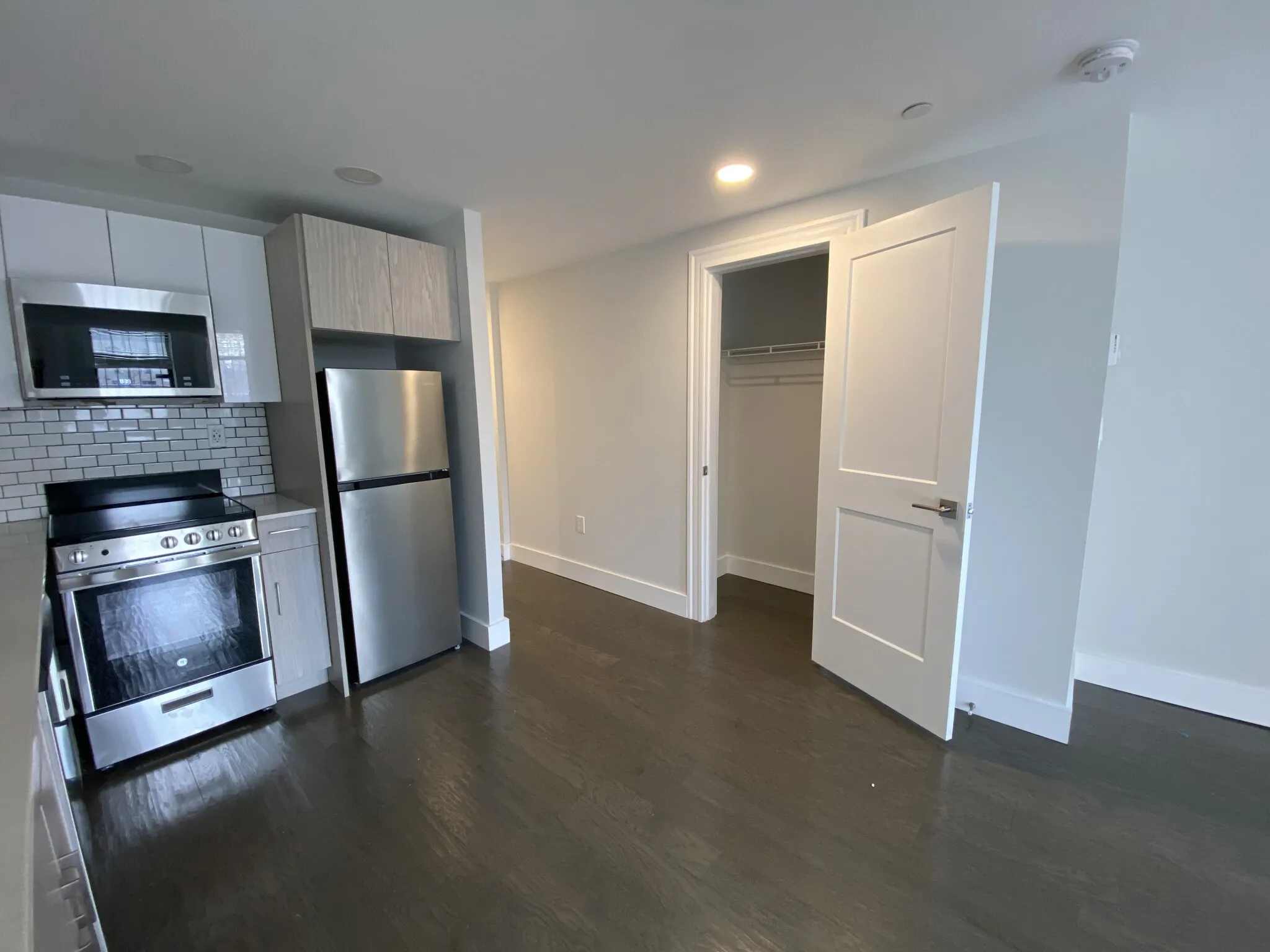 Studio bed, 1 bath apartment for rent at 98 Queensberry St Unit B, Fenway — photo 3 of 12