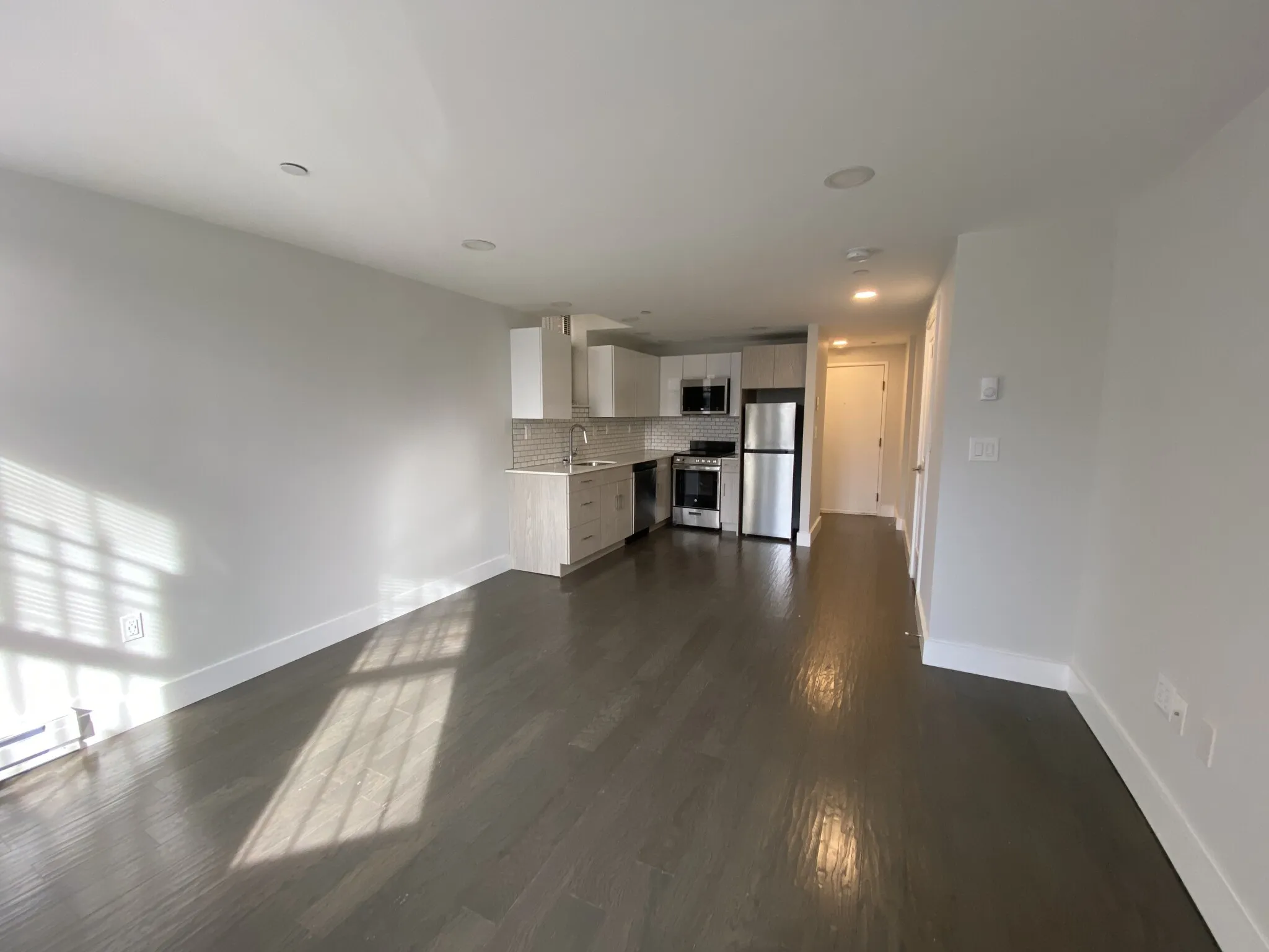 Studio bed, 1 bath apartment for rent at 98 Queensberry St Unit B, Fenway — photo 4 of 12