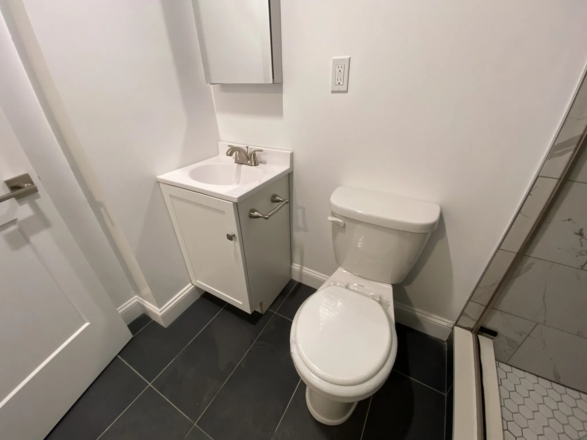 Studio bed, 1 bath apartment for rent at 98 Queensberry St Unit B, Fenway — photo 10 of 12