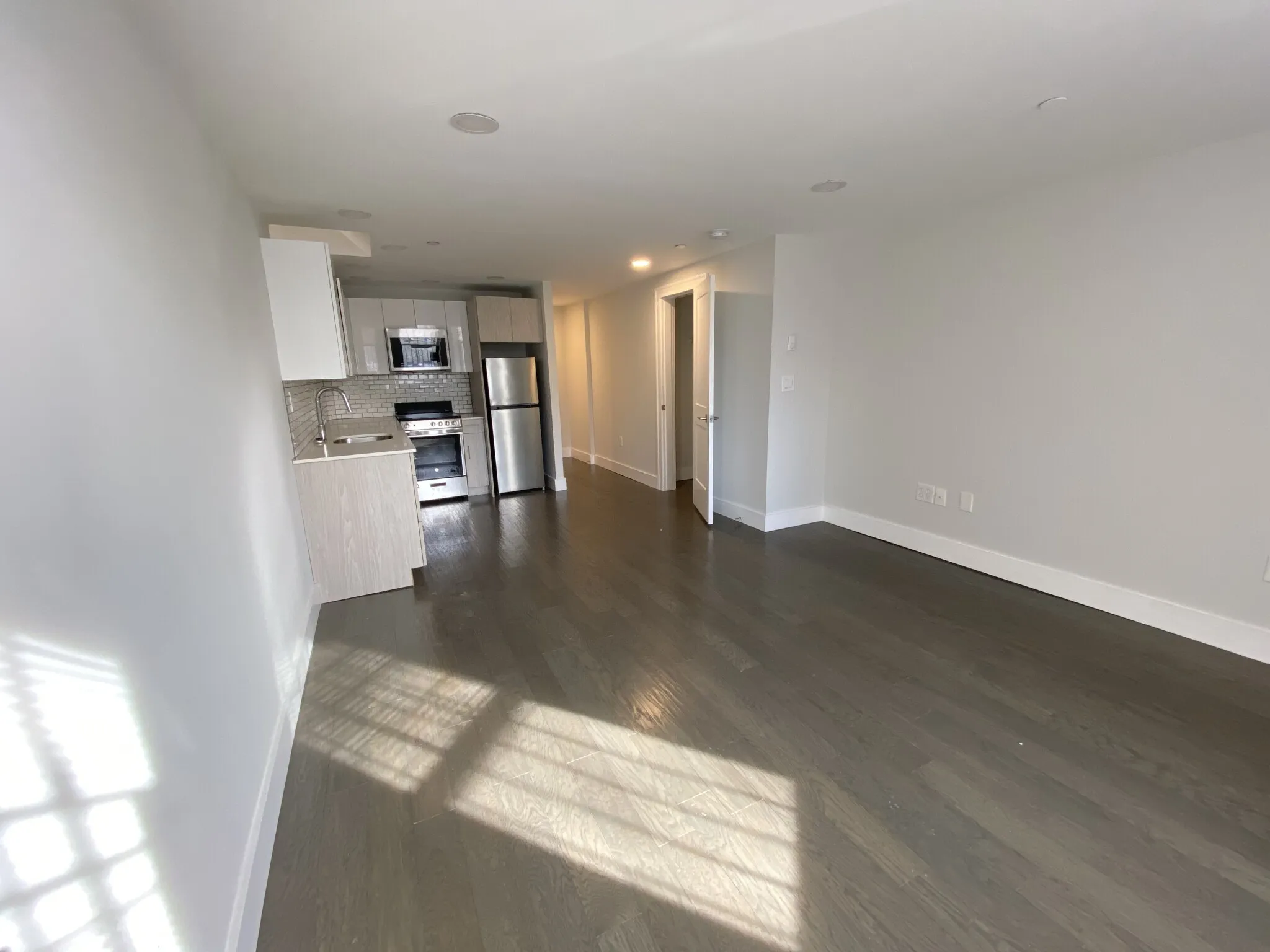 Studio bed, 1 bath apartment for rent at 98 Queensberry St Unit B, Fenway — photo 2 of 12