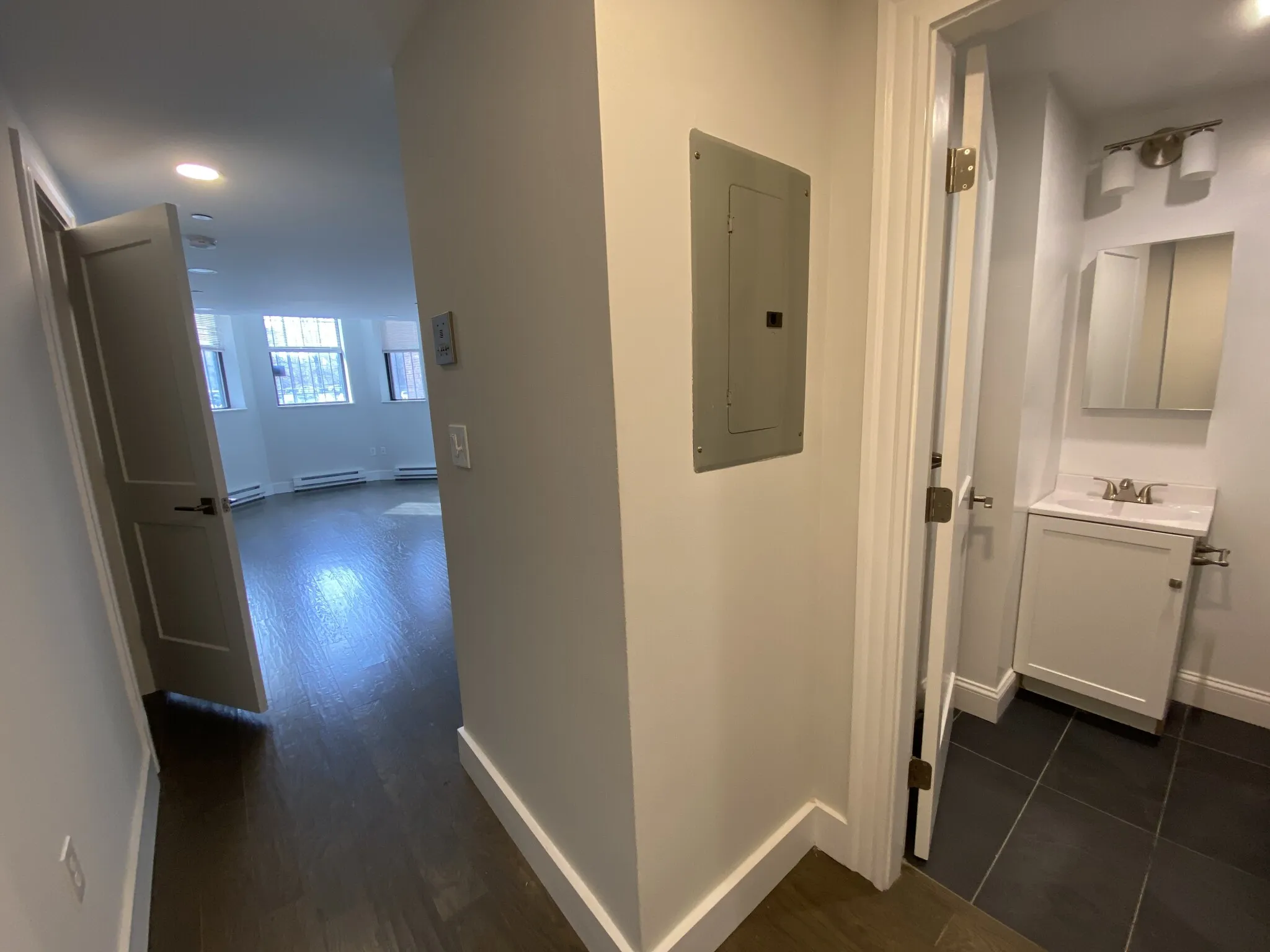 Studio bed, 1 bath apartment for rent at 98 Queensberry St Unit B, Fenway — photo 6 of 12