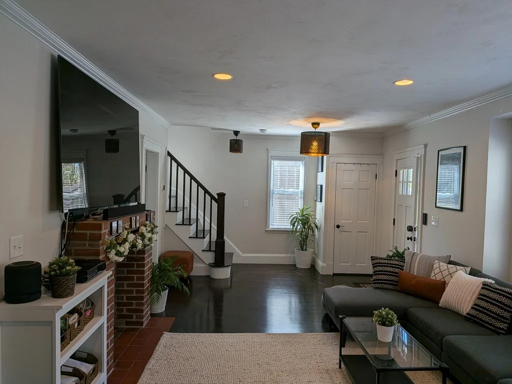 3 bed, 2 bath apartment for rent at 98 Rock Glen Rd, Medford — photo 3 of 30