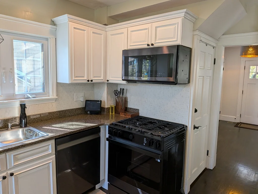 3 bed, 2 bath apartment for rent at 98 Rock Glen Rd, Medford — photo 8 of 30