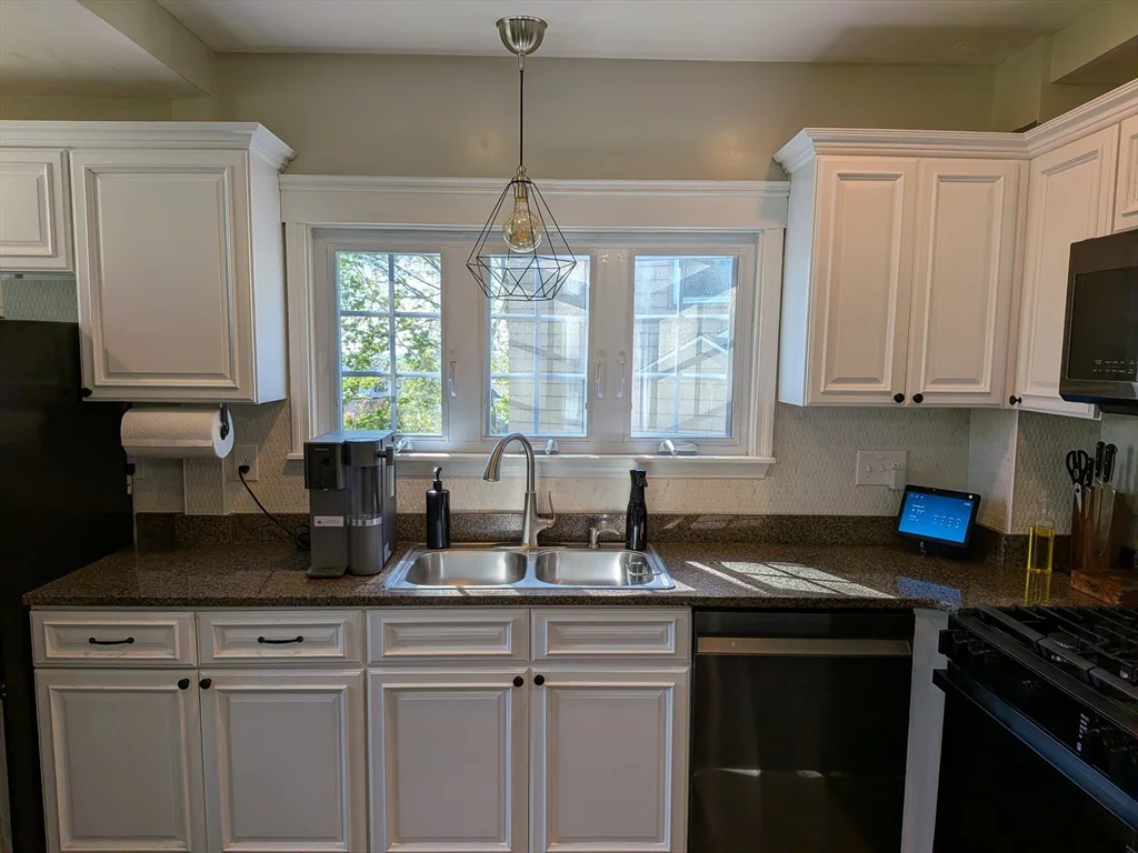 3 bed, 2 bath apartment for rent at 98 Rock Glen Rd, Medford — photo 6 of 30