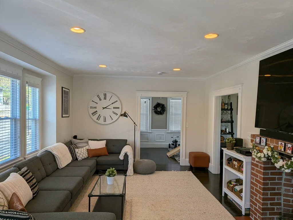3 bed, 2 bath apartment for rent at 98 Rock Glen Rd, Medford — photo 2 of 30