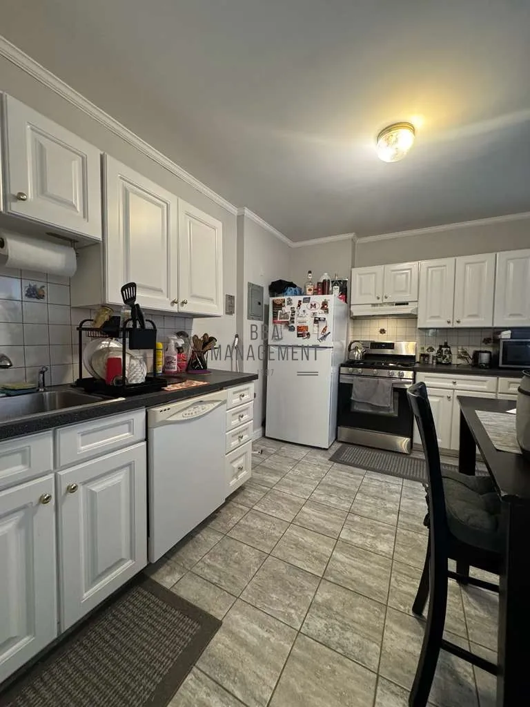 2 bed, 1 bath apartment for rent at 98 Strathmore Rd Unit 2, Brighton — photo 8 of 25