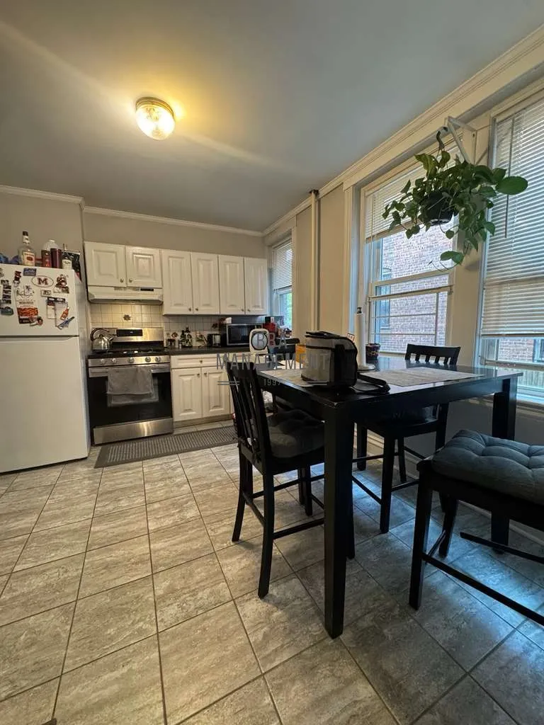 2 bed, 1 bath apartment for rent at 98 Strathmore Rd Unit 2, Brighton — photo 10 of 25
